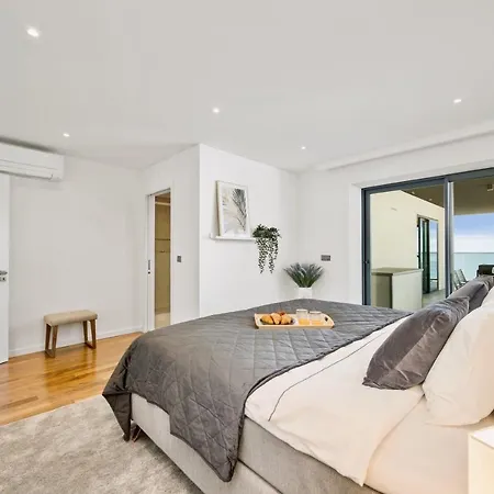 Luxurious Beachside With Pool & Seaview Appartement Quarteira