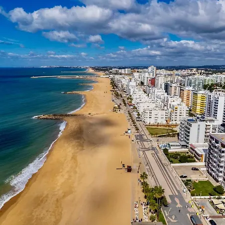 Luxurious Beachside With Pool & Seaview Appartement