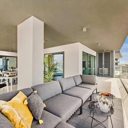 Luxurious Beachside With Pool & Seaview شقة كوارتيرا